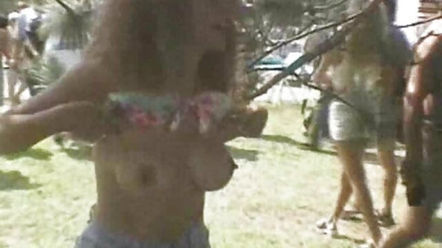 Vidéo Audrey Royal, brune en chaleur, sex arab grosse femme baise son demi-frère